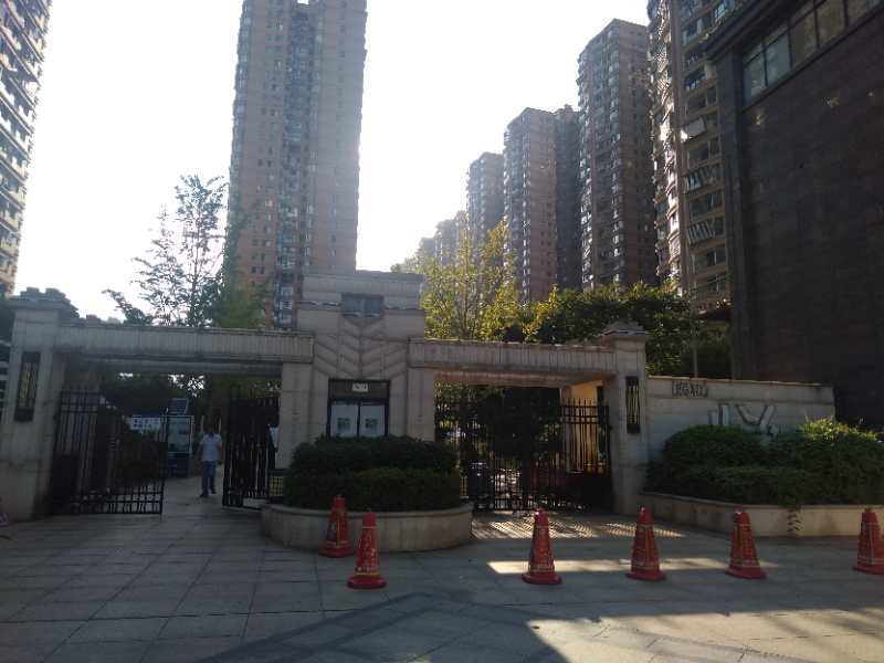 金澤園小區(qū)法拍房二期8、9棟304室