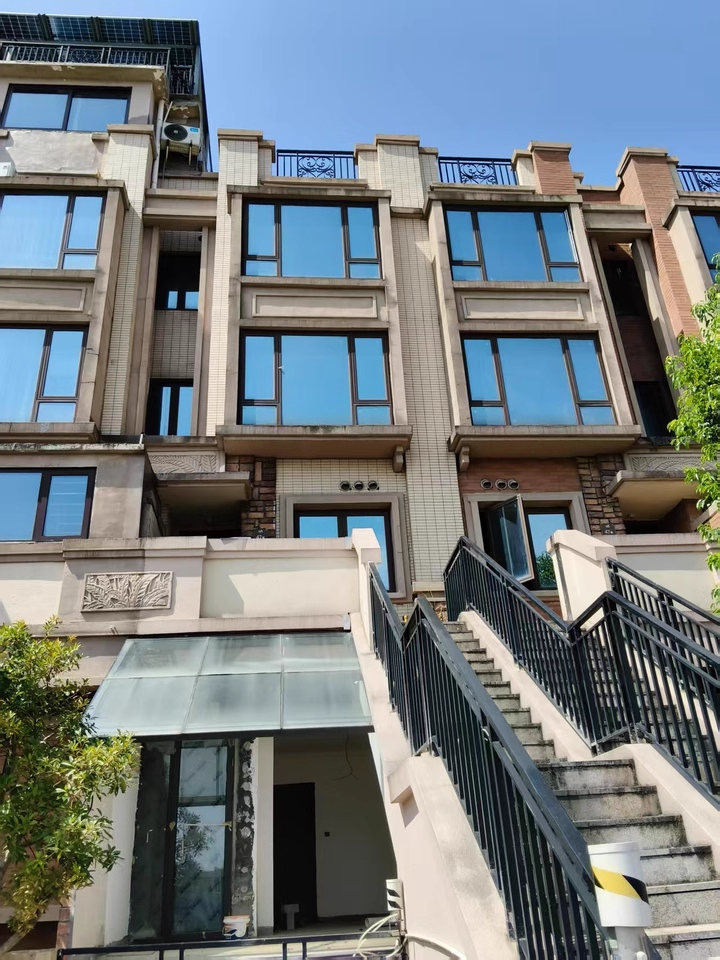 （8折 上疊 大露臺）盈峰翠邸法拍房四期62棟301室（帶車位）