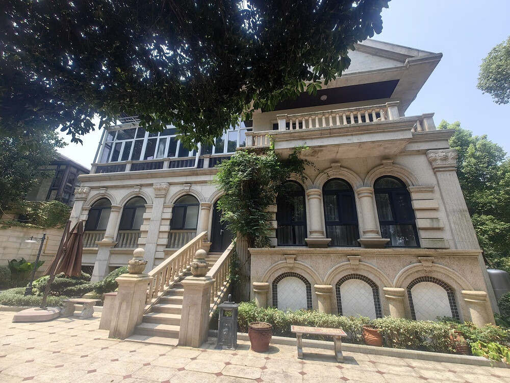 （驚天大別墅）金榮譽峰翡翠花園法拍房C1棟101號